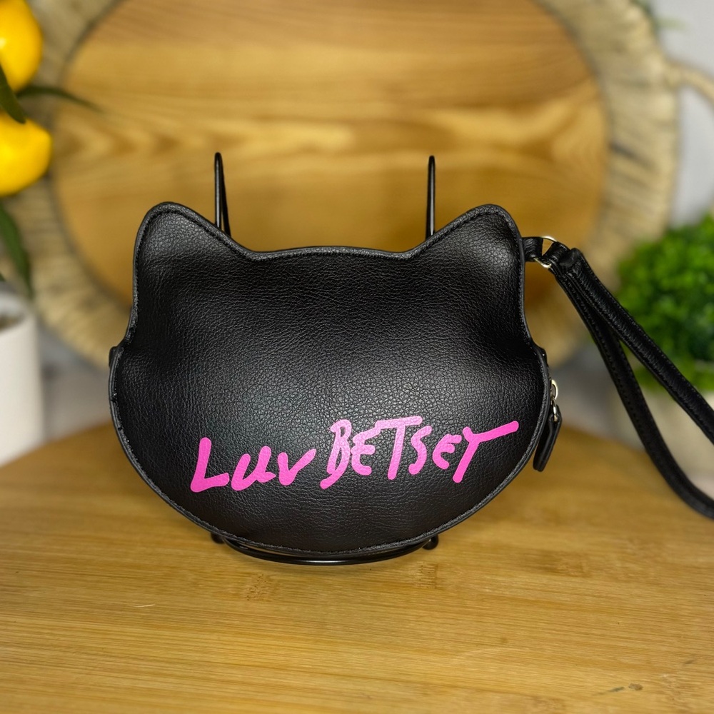 Betsey Johnson Dog Face Shaped Wristlet, Luv Betsey product line, Rare - Picture 2 of 6